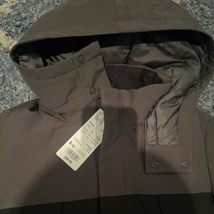 BRAND NEW KIDS WINTER COAT. Size 5-6